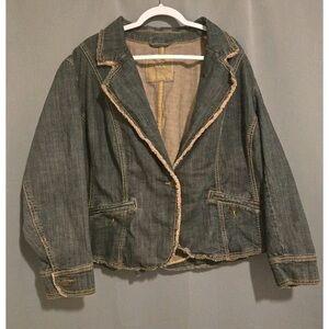 Stylish Frayed Edge Denim Jacket